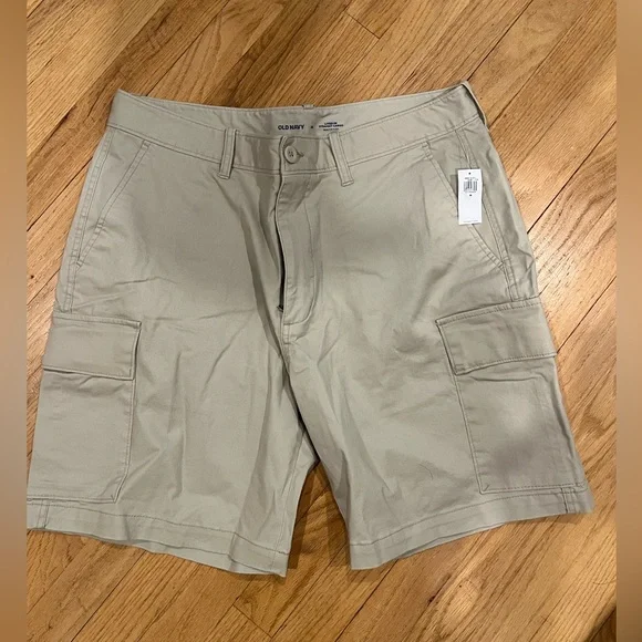 Old navy men’s lived in cargo shorts size 36 NWT in khaki - Picture 2 of 6